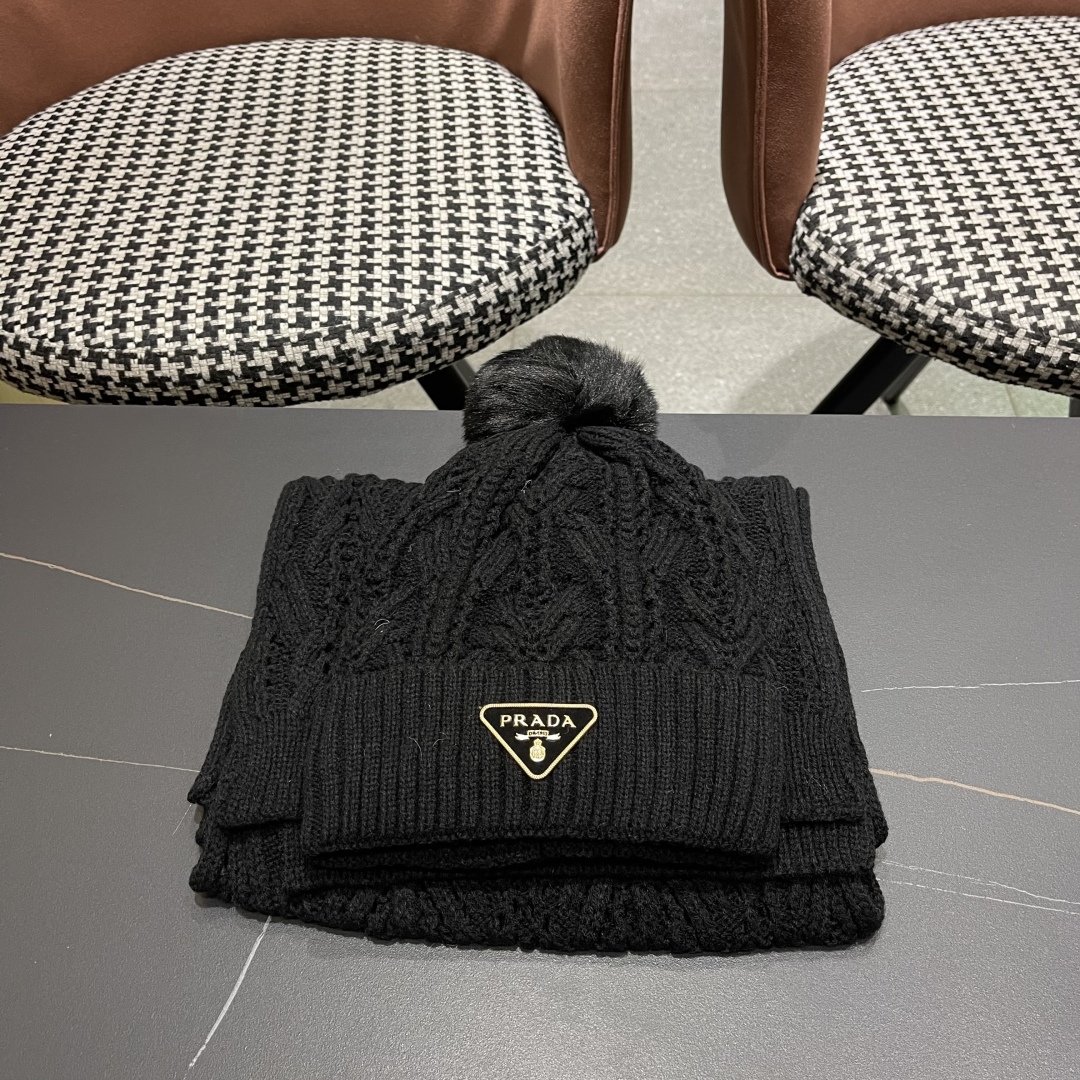 🌹普拉达两件套PRADA😘爆款帽子围巾套装💗保暖又时尚😱70%羊绒➕30%兔绒😋真狐狸毛球潮流在线！[爱