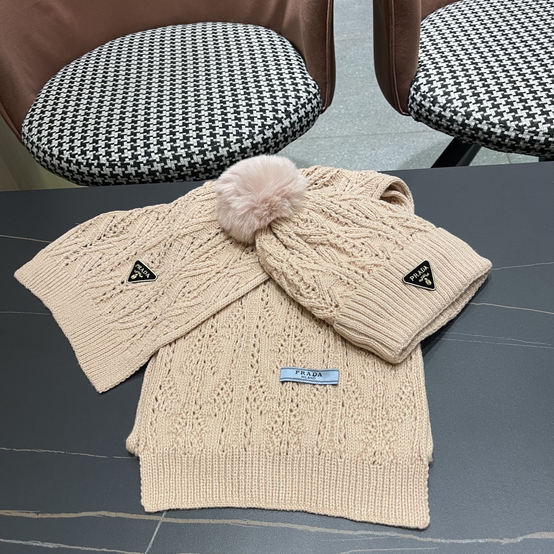🌹普拉达两件套PRADA😘爆款帽子围巾套装💗保暖又时尚😱70%羊绒➕30%兔绒😋真狐狸毛球潮流在线！[爱
