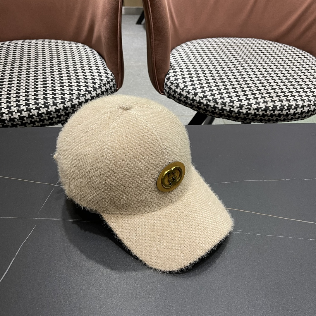 古奇棒球帽♥️GUCCI🧢新品秋冬新款毛绒棒球帽，🔥🎩 工艺非常精美 方便携带！跑量！