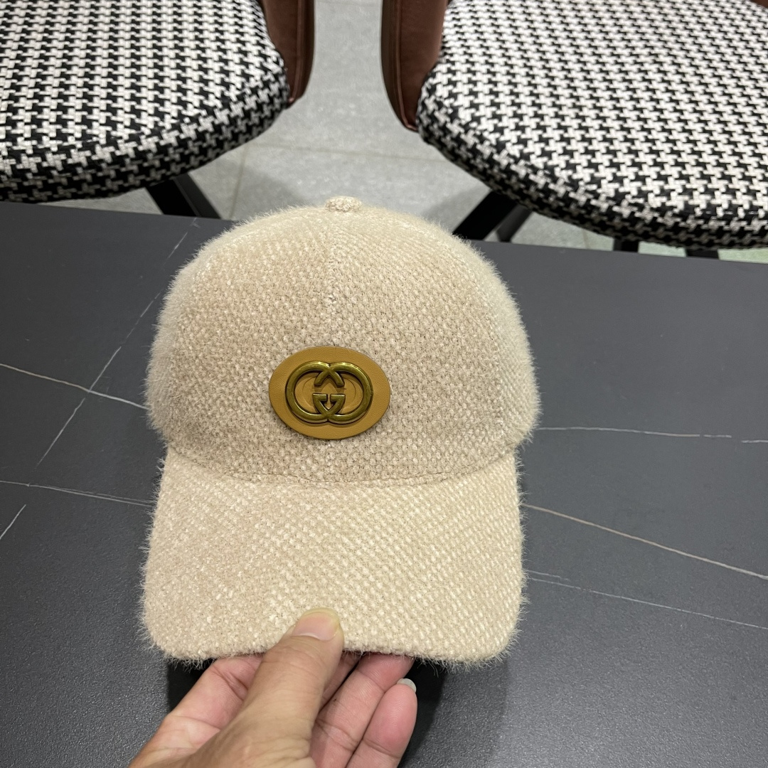 古奇棒球帽♥️GUCCI🧢新品秋冬新款毛绒棒球帽，🔥🎩 工艺非常精美 方便携带！跑量！