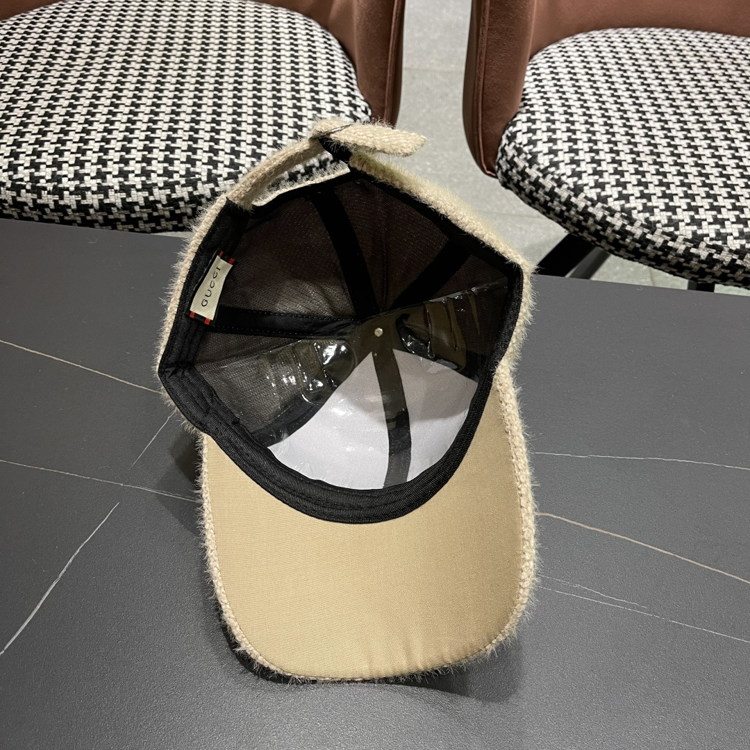 古奇棒球帽♥️GUCCI🧢新品秋冬新款毛绒棒球帽，🔥🎩 工艺非常精美 方便携带！跑量！