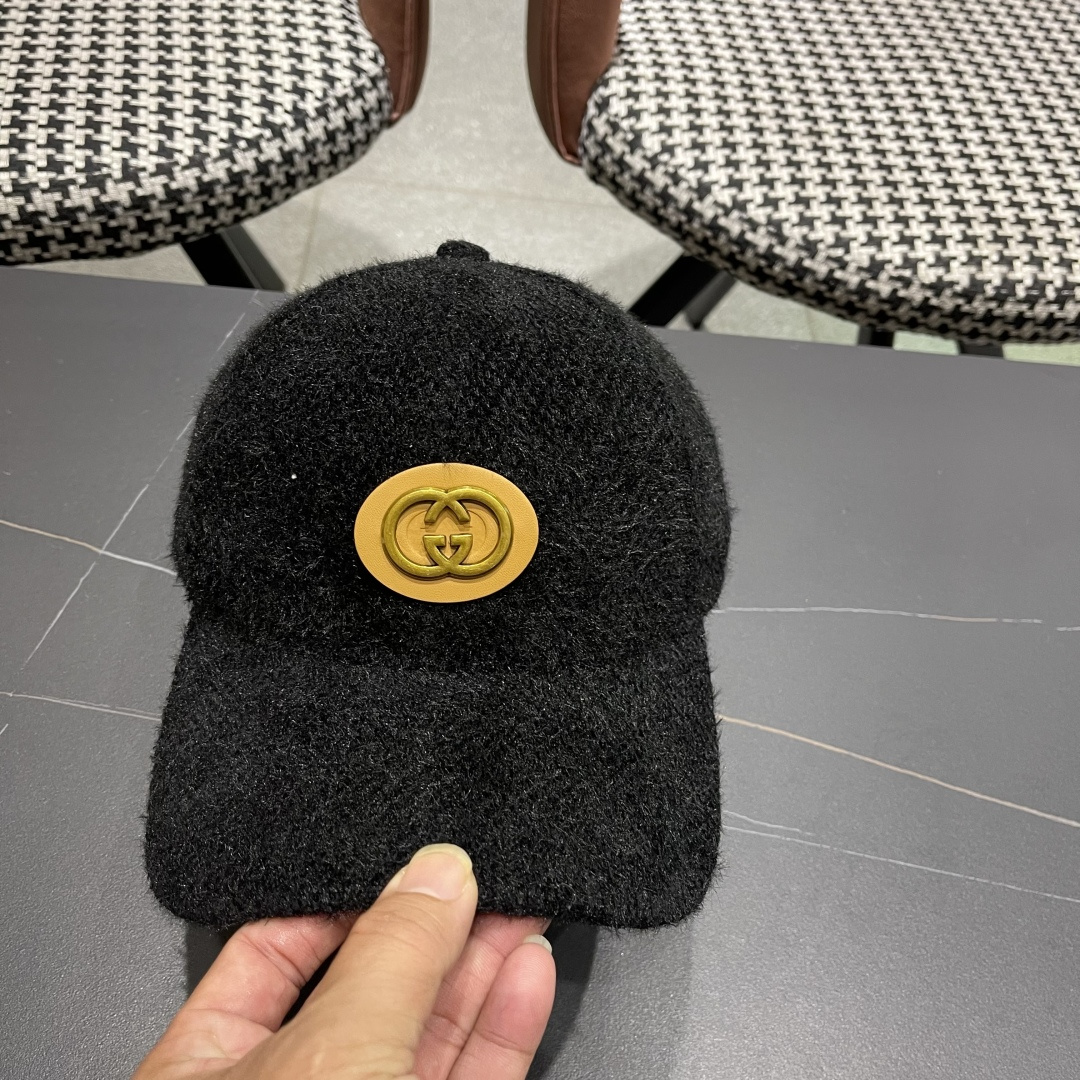 古奇棒球帽♥️GUCCI🧢新品秋冬新款毛绒棒球帽，🔥🎩 工艺非常精美 方便携带！跑量！