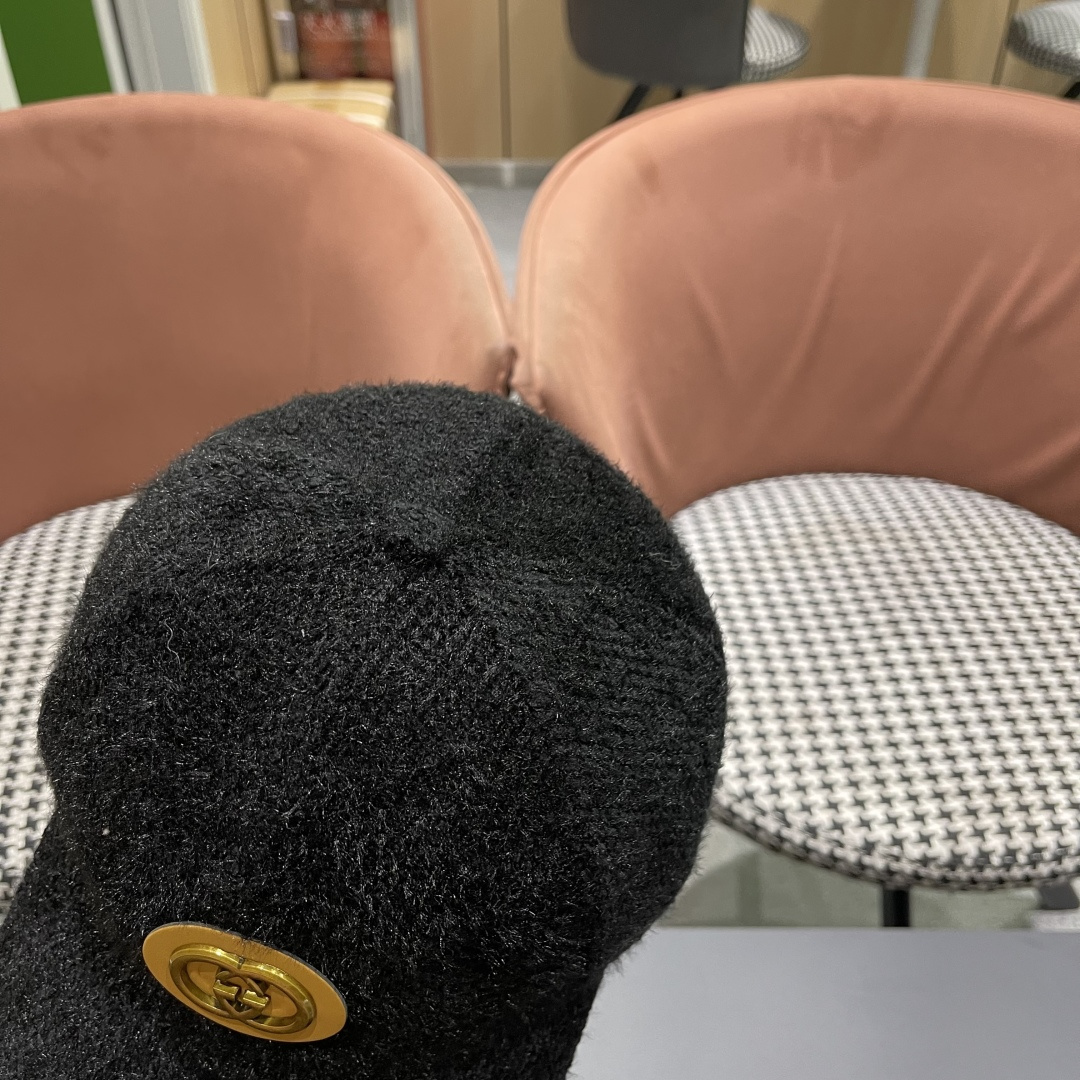 古奇棒球帽♥️GUCCI🧢新品秋冬新款毛绒棒球帽，🔥🎩 工艺非常精美 方便携带！跑量！