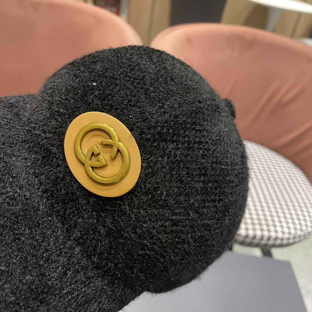 古奇棒球帽♥️GUCCI🧢新品秋冬新款毛绒棒球帽，🔥🎩 工艺非常精美 方便携带！跑量！