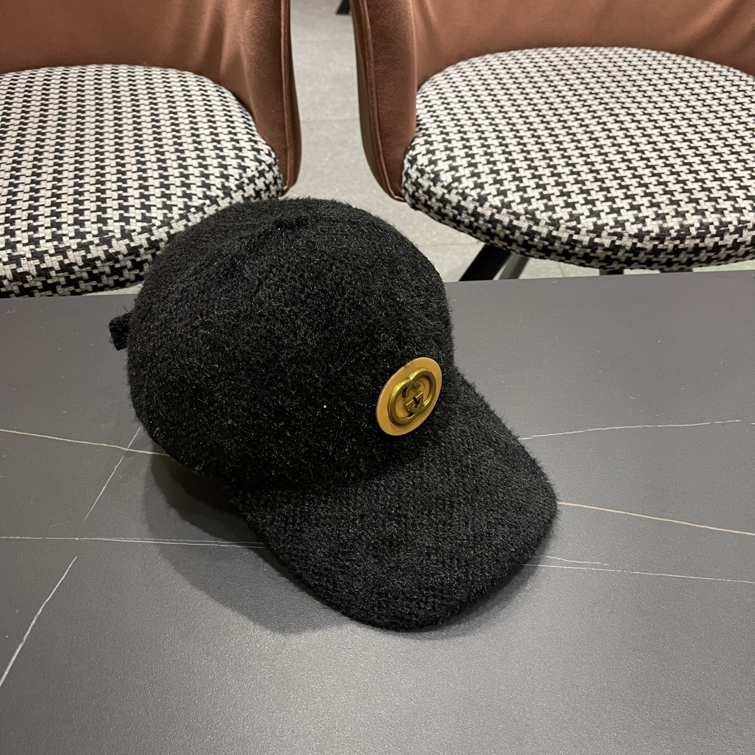 古奇棒球帽♥️GUCCI🧢新品秋冬新款毛绒棒球帽，🔥🎩 工艺非常精美 方便携带！跑量！