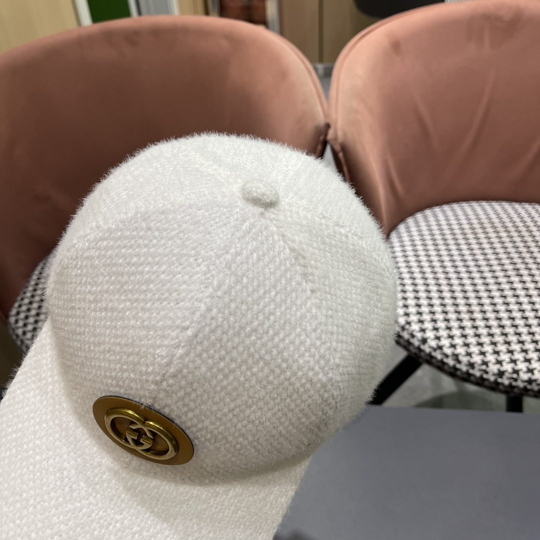 古奇棒球帽♥️GUCCI🧢新品秋冬新款毛绒棒球帽，🔥🎩 工艺非常精美 方便携带！跑量！