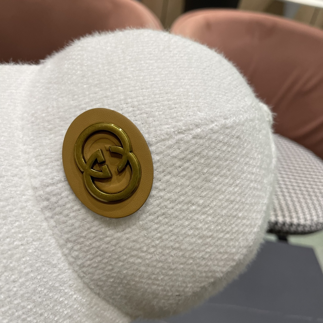 古奇棒球帽♥️GUCCI🧢新品秋冬新款毛绒棒球帽，🔥🎩 工艺非常精美 方便携带！跑量！