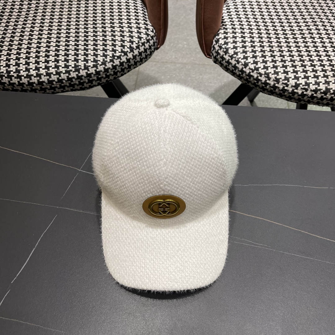 古奇棒球帽♥️GUCCI🧢新品秋冬新款毛绒棒球帽，🔥🎩 工艺非常精美 方便携带！跑量！