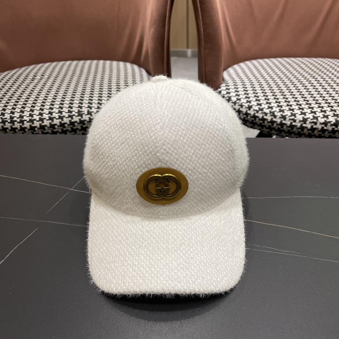 古奇棒球帽♥️GUCCI🧢新品秋冬新款毛绒棒球帽，🔥🎩 工艺非常精美 方便携带！跑量！