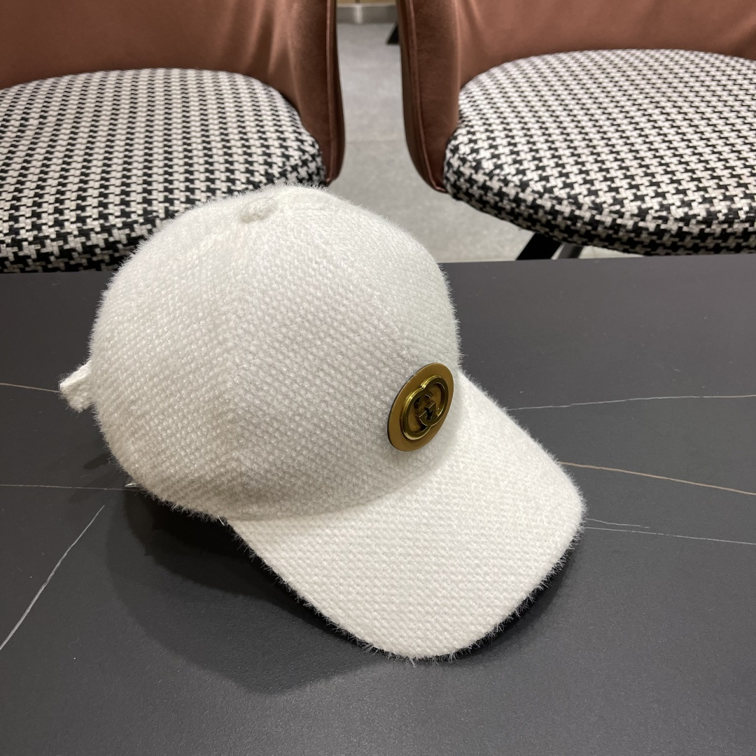 古奇棒球帽♥️GUCCI🧢新品秋冬新款毛绒棒球帽，🔥🎩 工艺非常精美 方便携带！跑量！