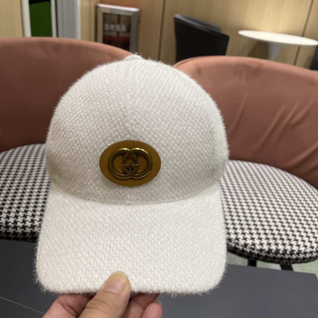 古奇棒球帽♥️GUCCI🧢新品秋冬新款毛绒棒球帽，🔥🎩 工艺非常精美 方便携带！跑量！