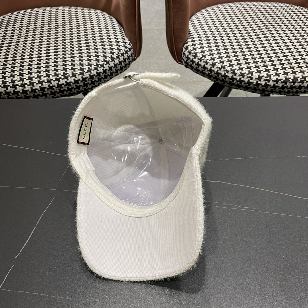 古奇棒球帽♥️GUCCI🧢新品秋冬新款毛绒棒球帽，🔥🎩 工艺非常精美 方便携带！跑量！