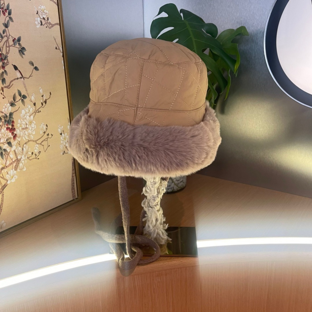 赛琳cellne 秋冬新款雷锋帽女冬季时尚保暖加绒防寒骑车护耳帽