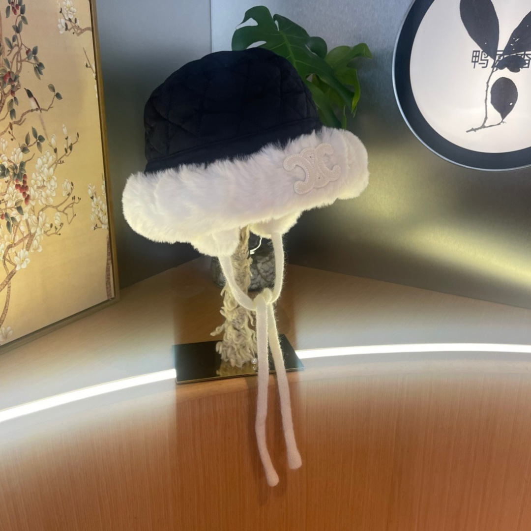 赛琳cellne 秋冬新款雷锋帽女冬季时尚保暖加绒防寒骑车护耳帽