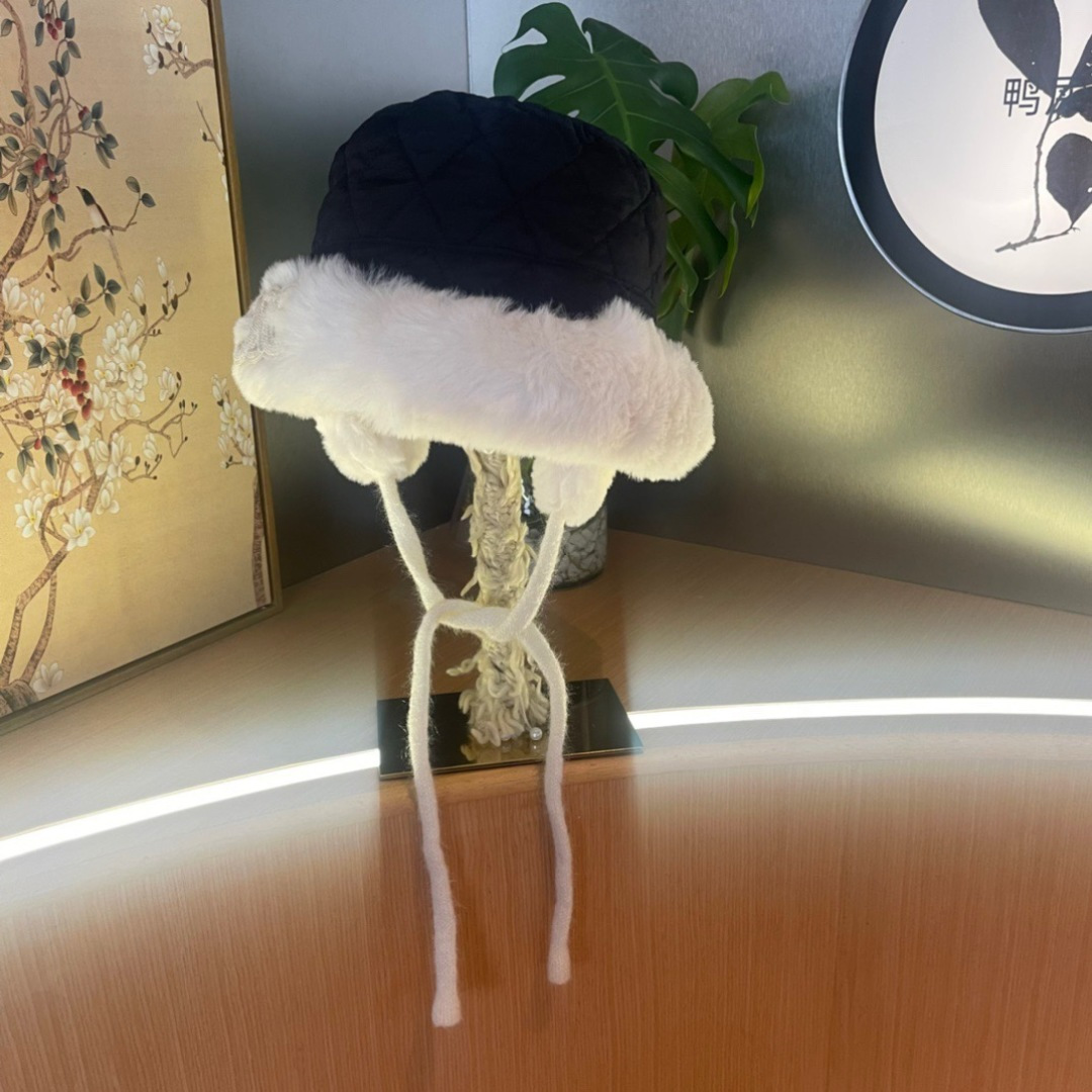 赛琳cellne 秋冬新款雷锋帽女冬季时尚保暖加绒防寒骑车护耳帽