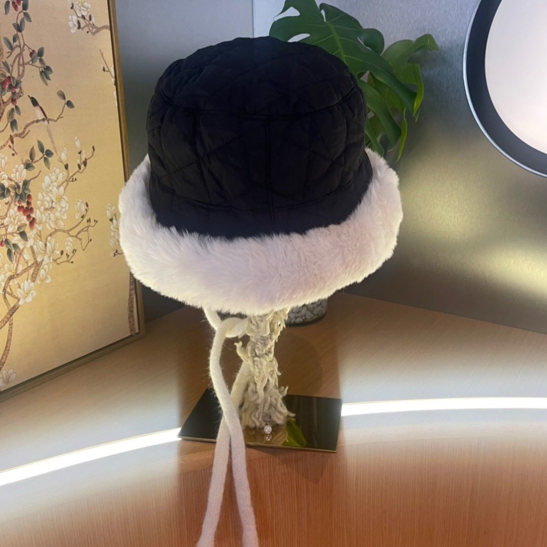 赛琳cellne 秋冬新款雷锋帽女冬季时尚保暖加绒防寒骑车护耳帽