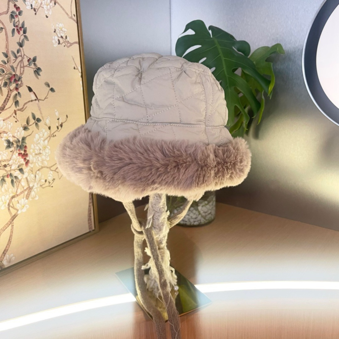 赛琳cellne 秋冬新款雷锋帽女冬季时尚保暖加绒防寒骑车护耳帽