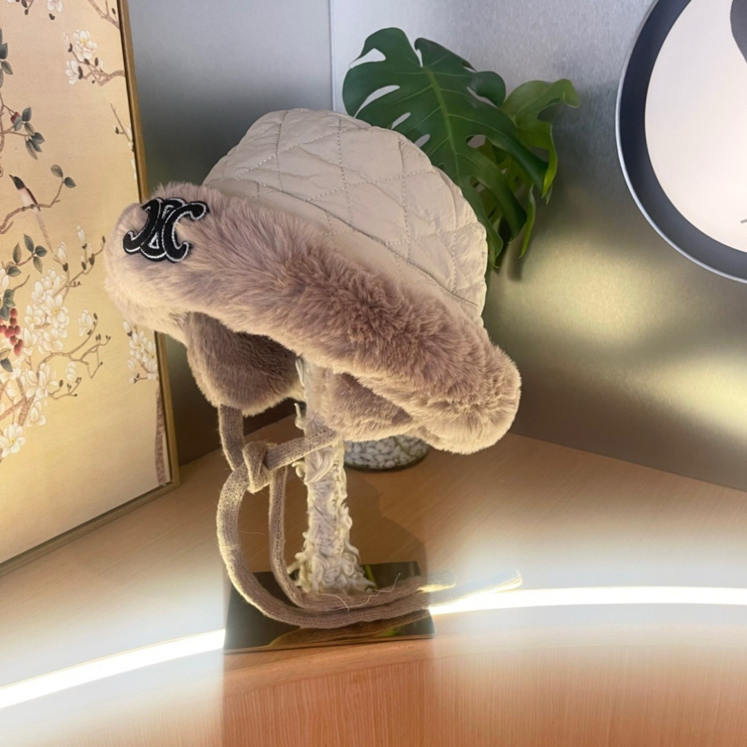 赛琳cellne 秋冬新款雷锋帽女冬季时尚保暖加绒防寒骑车护耳帽