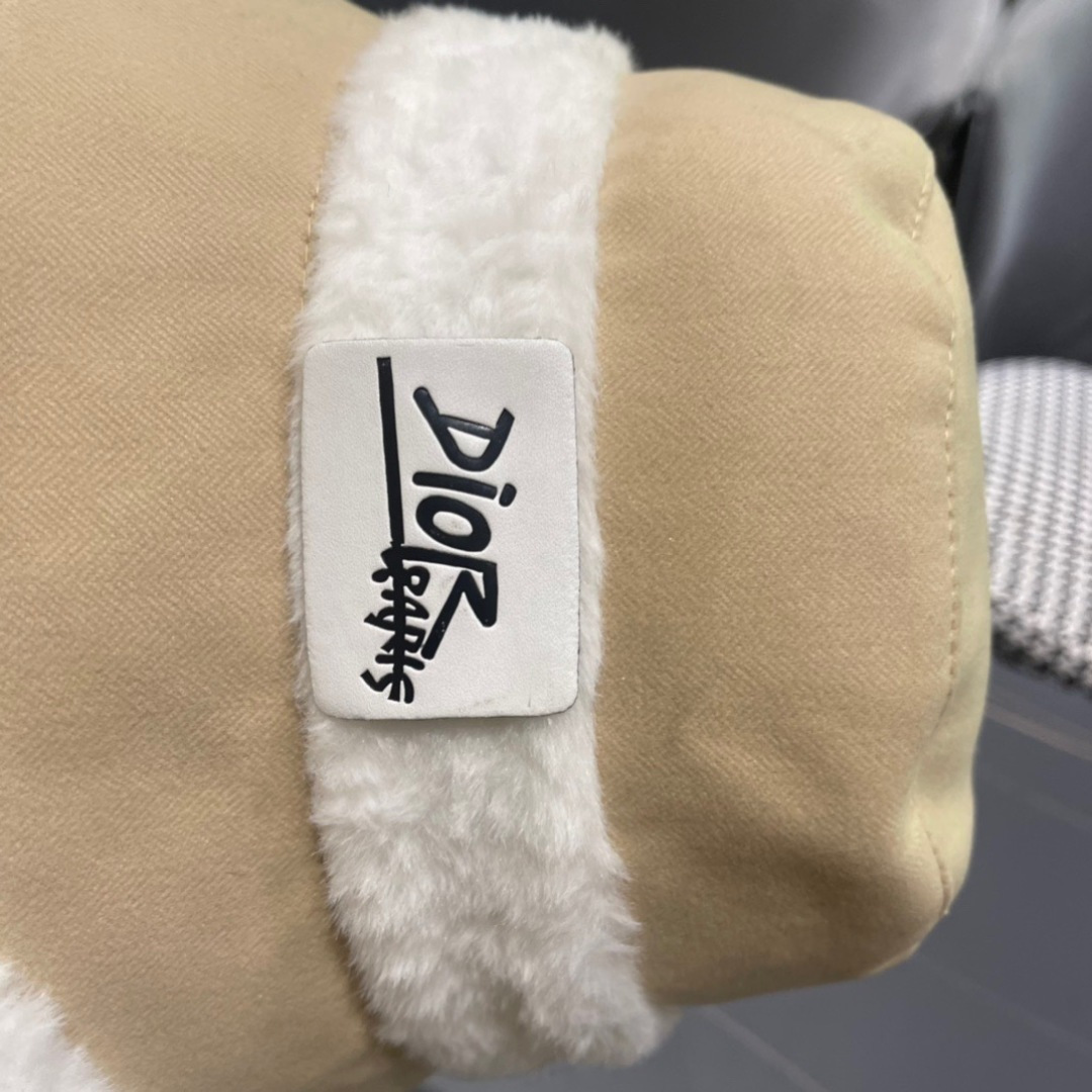 Dior迪奥2025秋冬款加厚羊羔毛渔夫帽子女休闲百搭显瘦平顶帽时尚盆帽