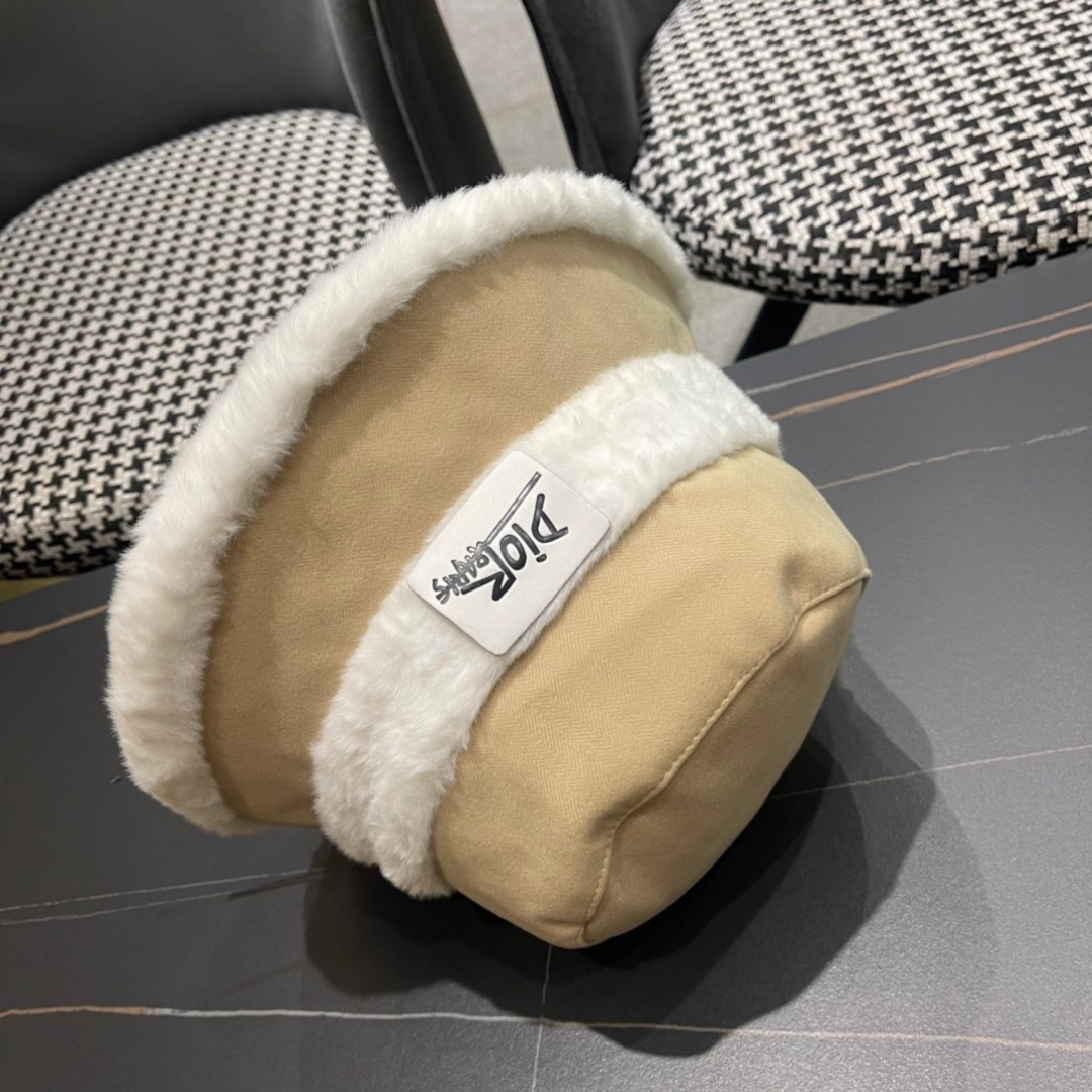 Dior迪奥2025秋冬款加厚羊羔毛渔夫帽子女休闲百搭显瘦平顶帽时尚盆帽