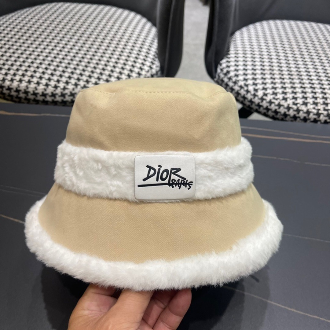 Dior迪奥2025秋冬款加厚羊羔毛渔夫帽子女休闲百搭显瘦平顶帽时尚盆帽