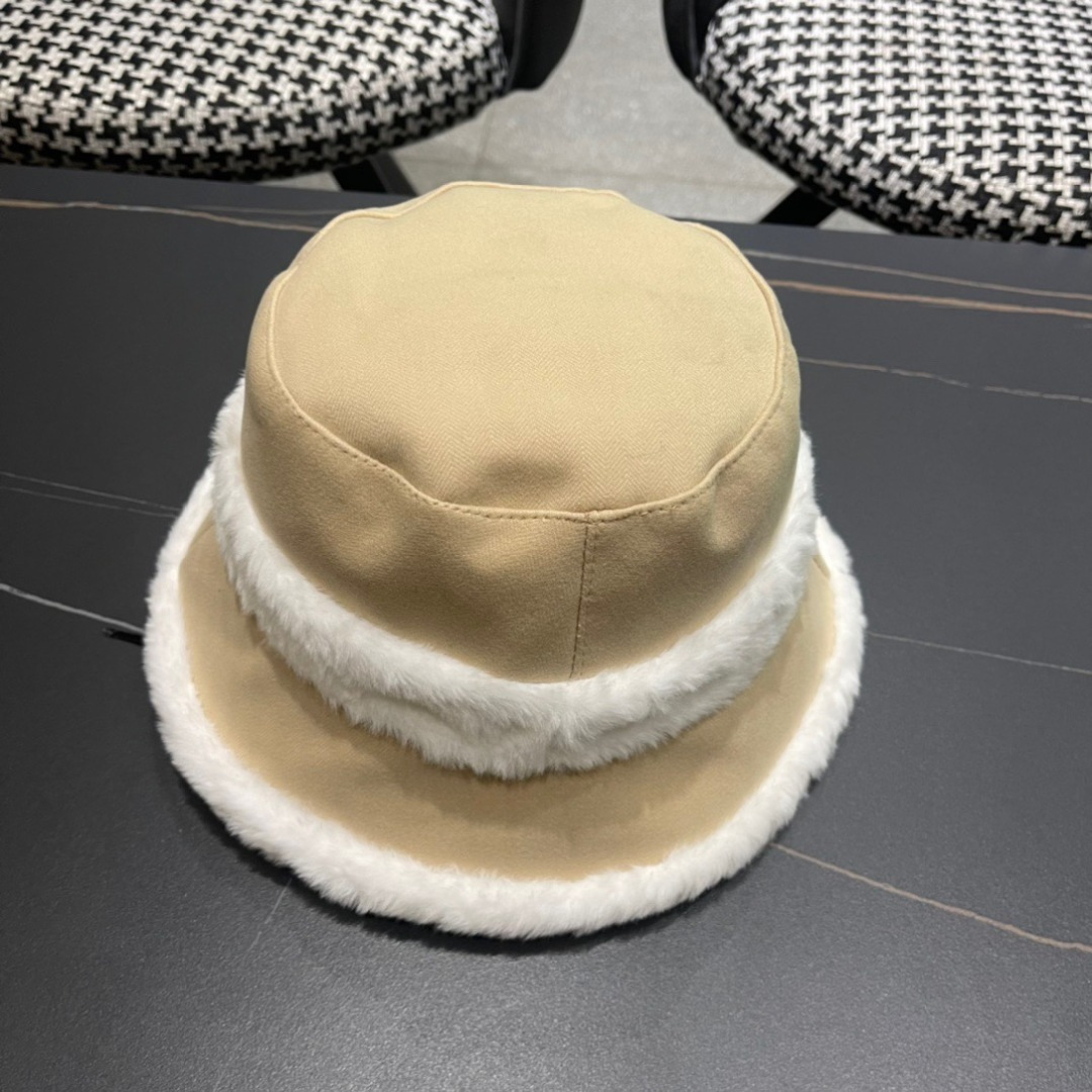 Dior迪奥2025秋冬款加厚羊羔毛渔夫帽子女休闲百搭显瘦平顶帽时尚盆帽