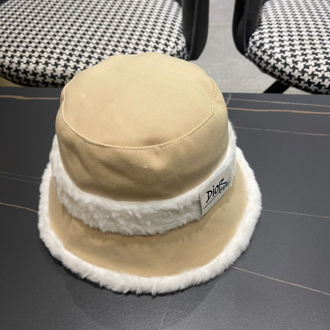 Dior迪奥2025秋冬款加厚羊羔毛渔夫帽子女休闲百搭显瘦平顶帽时尚盆帽
