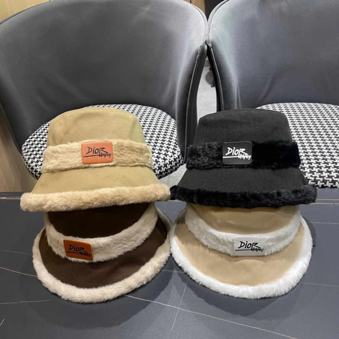 Dior迪奥2025秋冬款加厚羊羔毛渔夫帽子女休闲百搭显瘦平顶帽时尚盆帽