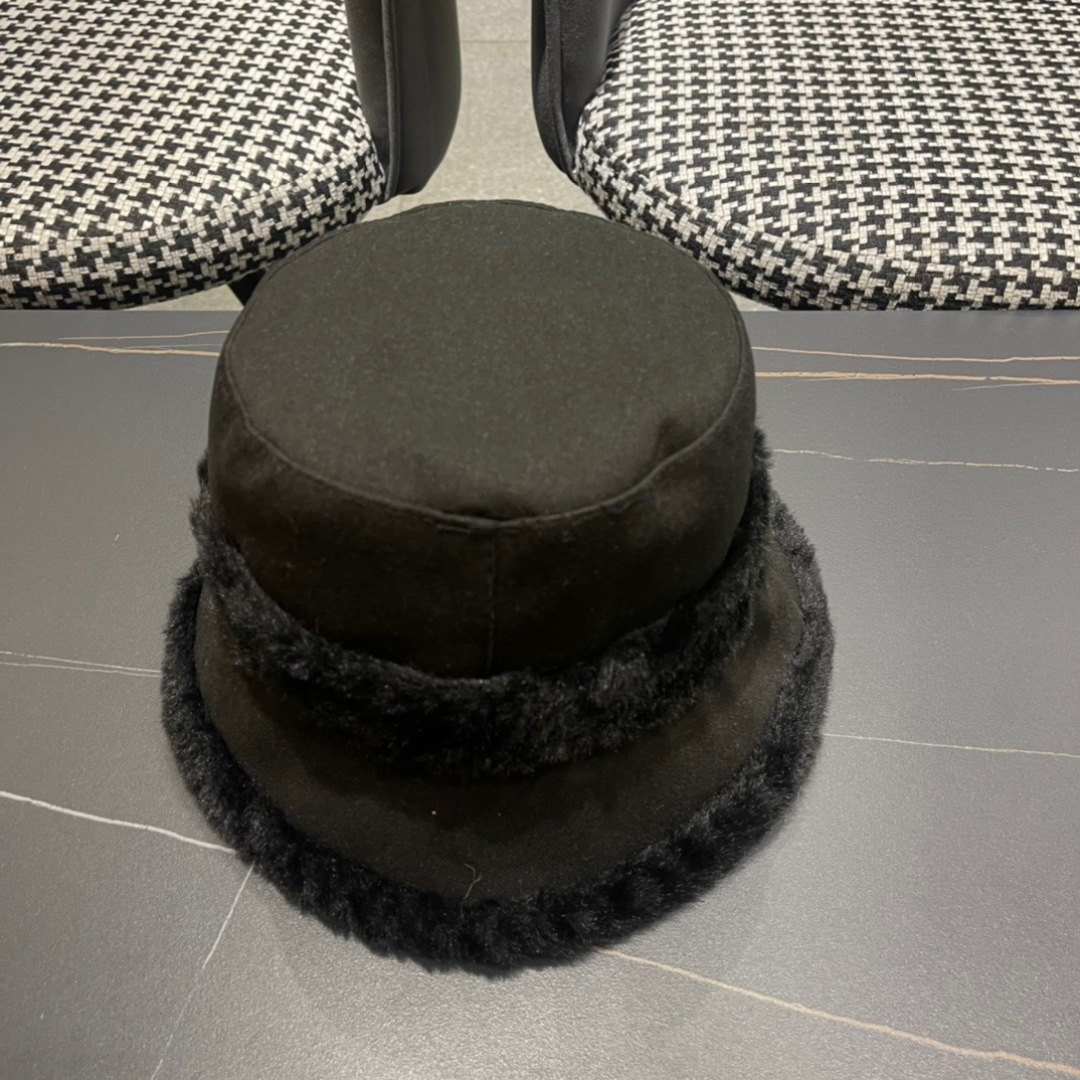 Dior迪奥2025秋冬款加厚羊羔毛渔夫帽子女休闲百搭显瘦平顶帽时尚盆帽