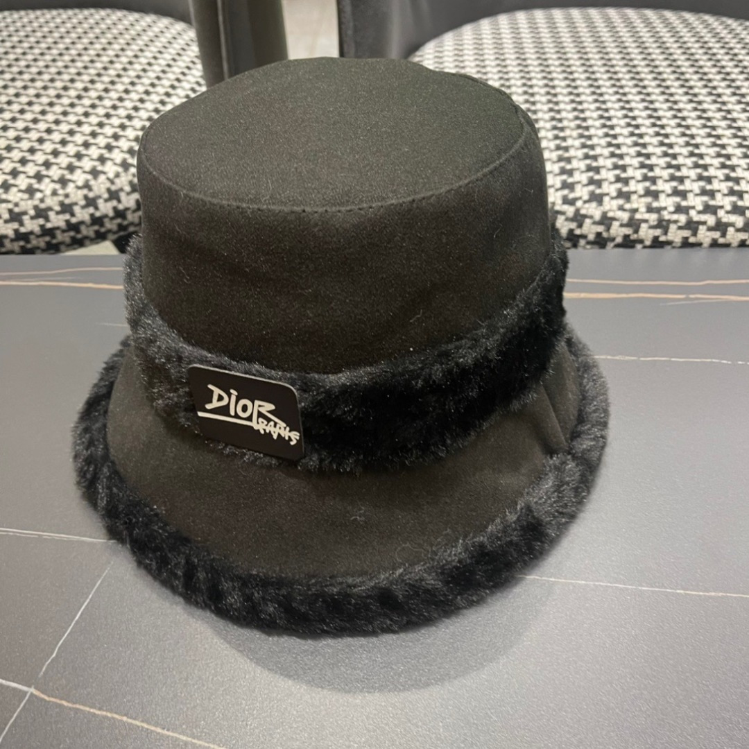 Dior迪奥2025秋冬款加厚羊羔毛渔夫帽子女休闲百搭显瘦平顶帽时尚盆帽