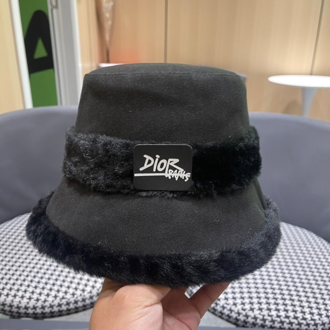 Dior迪奥2025秋冬款加厚羊羔毛渔夫帽子女休闲百搭显瘦平顶帽时尚盆帽