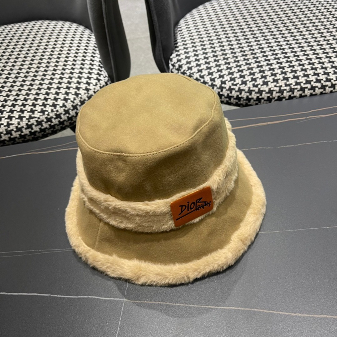 Dior迪奥2025秋冬款加厚羊羔毛渔夫帽子女休闲百搭显瘦平顶帽时尚盆帽