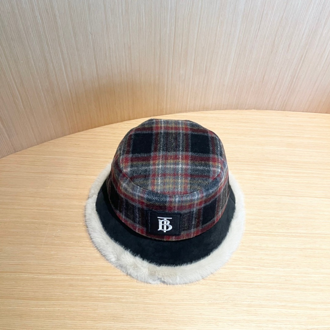 Burberry巴宝莉格子渔夫帽，秋冬加绒保暖帽渔夫帽大牌高级十感足！简约尚时风
