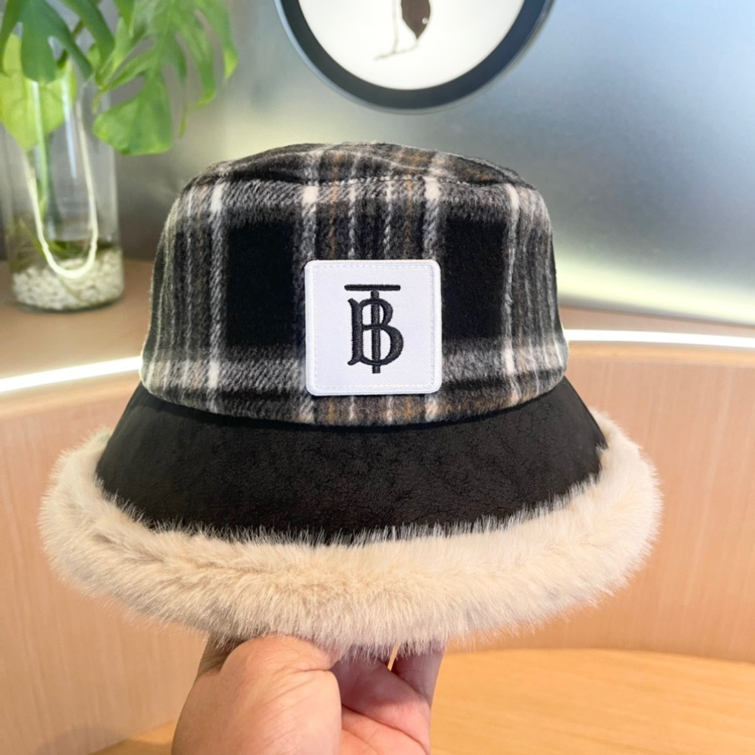 Burberry巴宝莉格子渔夫帽，秋冬加绒保暖帽渔夫帽大牌高级十感足！简约尚时风