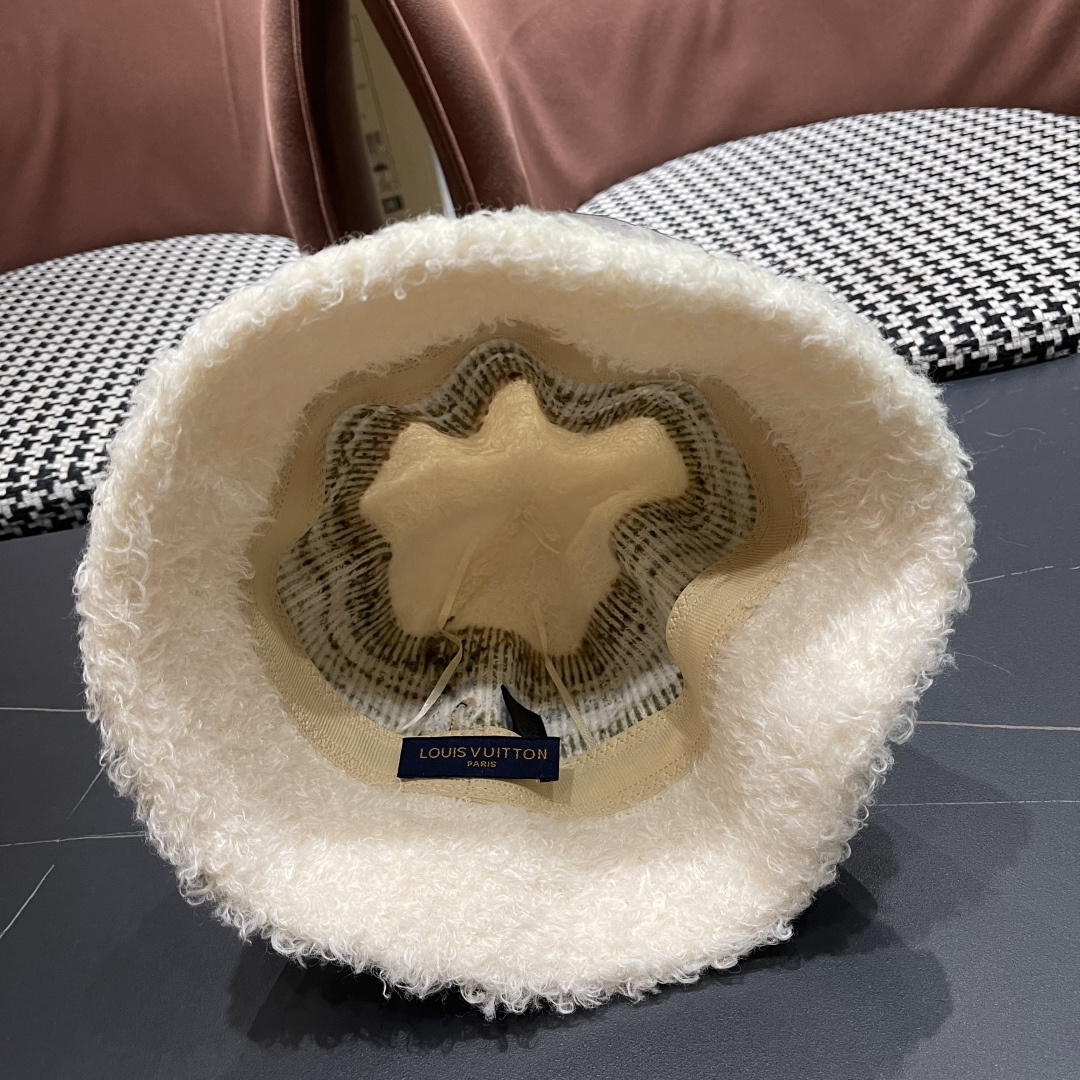 Lv路易威登 2025新款彩色条纹泰迪绒渔夫帽女秋冬季舒适休闲保暖护耳显脸小水桶帽