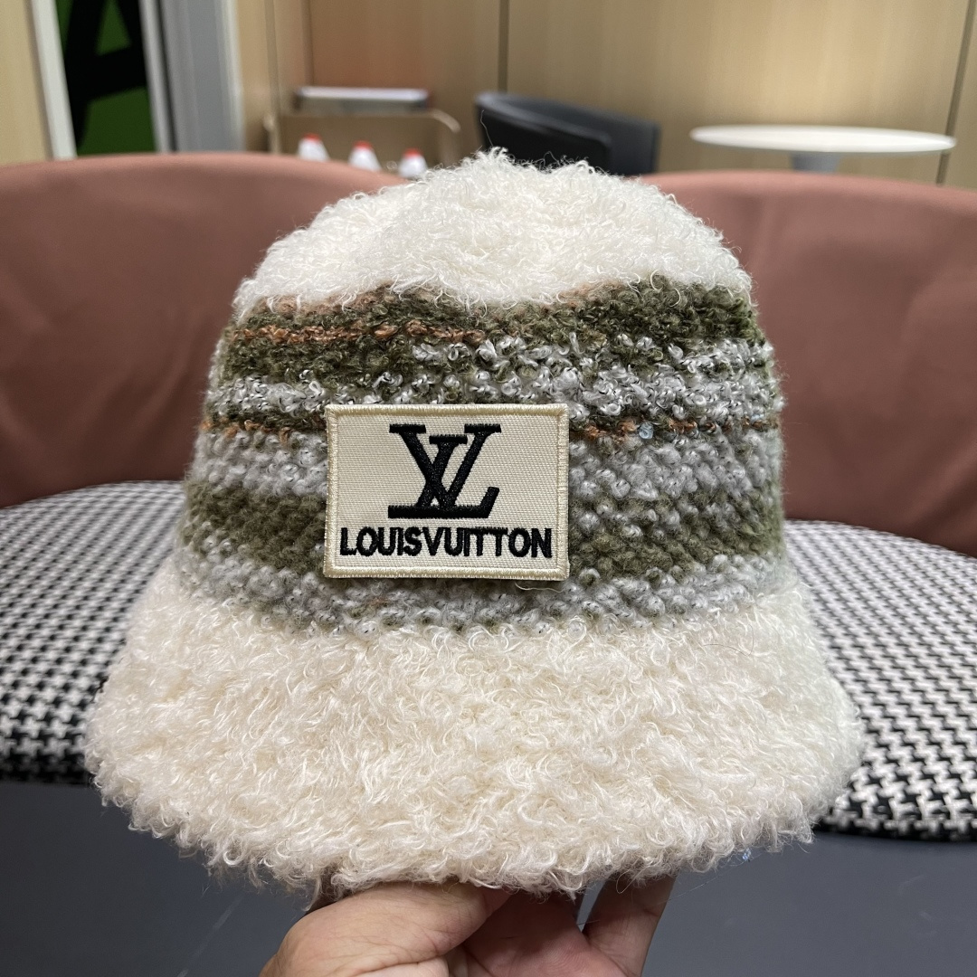 Lv路易威登 2025新款彩色条纹泰迪绒渔夫帽女秋冬季舒适休闲保暖护耳显脸小水桶帽