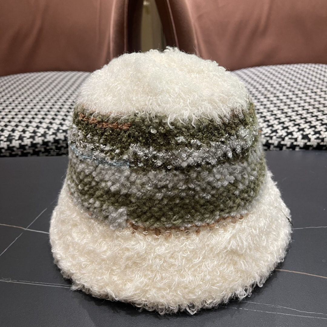 Lv路易威登 2025新款彩色条纹泰迪绒渔夫帽女秋冬季舒适休闲保暖护耳显脸小水桶帽