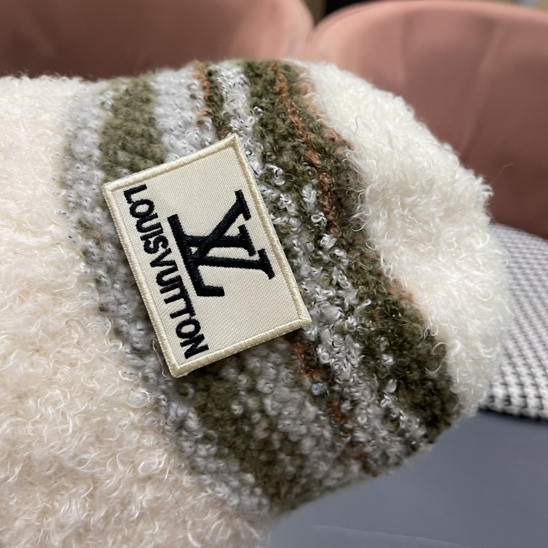 Lv路易威登 2025新款彩色条纹泰迪绒渔夫帽女秋冬季舒适休闲保暖护耳显脸小水桶帽