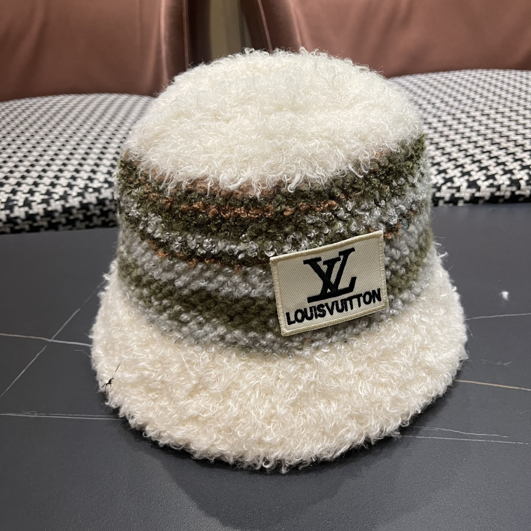 Lv路易威登 2025新款彩色条纹泰迪绒渔夫帽女秋冬季舒适休闲保暖护耳显脸小水桶帽