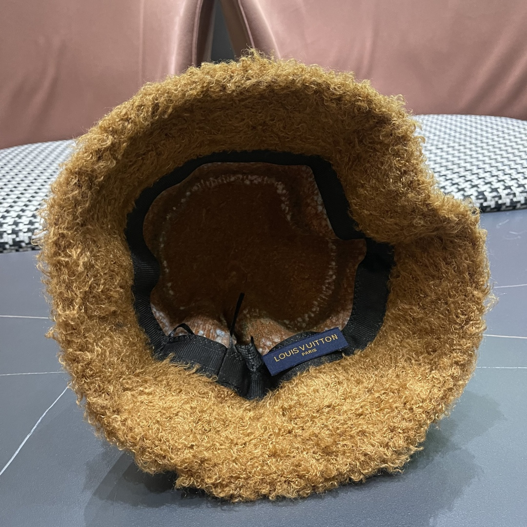 Lv路易威登 2025新款彩色条纹泰迪绒渔夫帽女秋冬季舒适休闲保暖护耳显脸小水桶帽