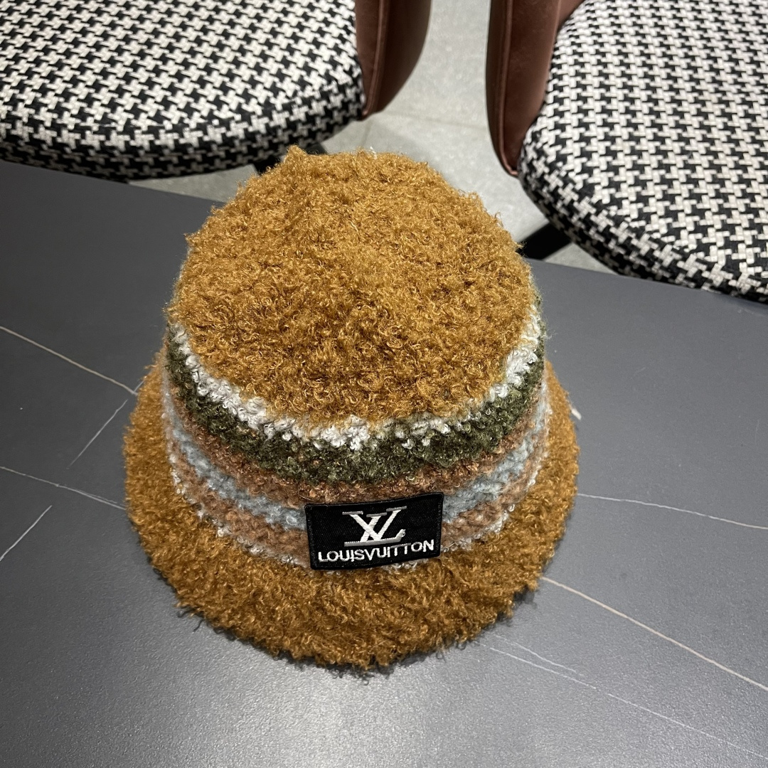 Lv路易威登 2025新款彩色条纹泰迪绒渔夫帽女秋冬季舒适休闲保暖护耳显脸小水桶帽