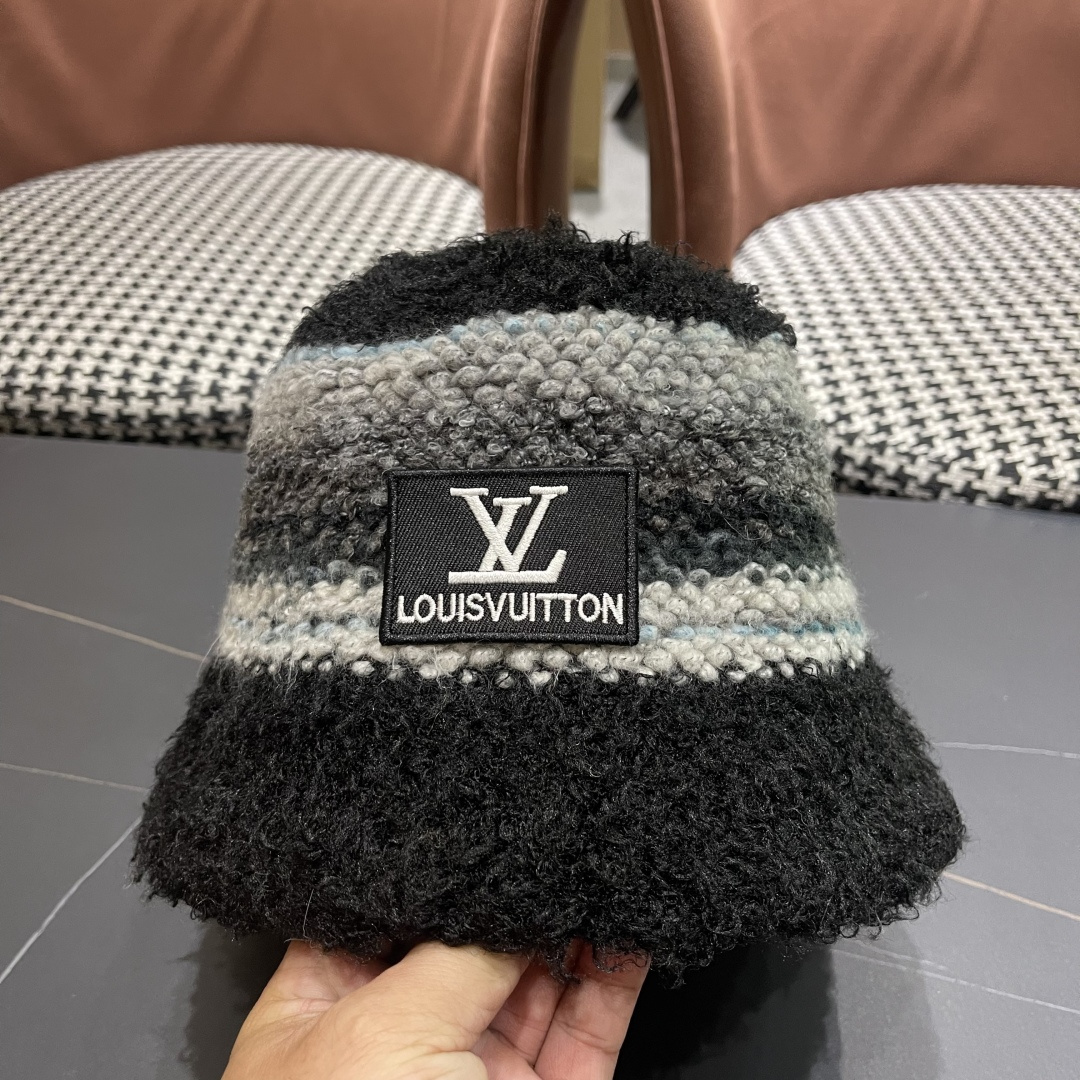 Lv路易威登 2025新款彩色条纹泰迪绒渔夫帽女秋冬季舒适休闲保暖护耳显脸小水桶帽