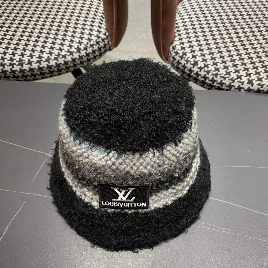 Lv路易威登 2025新款彩色条纹泰迪绒渔夫帽女秋冬季舒适休闲保暖护耳显脸小水桶帽