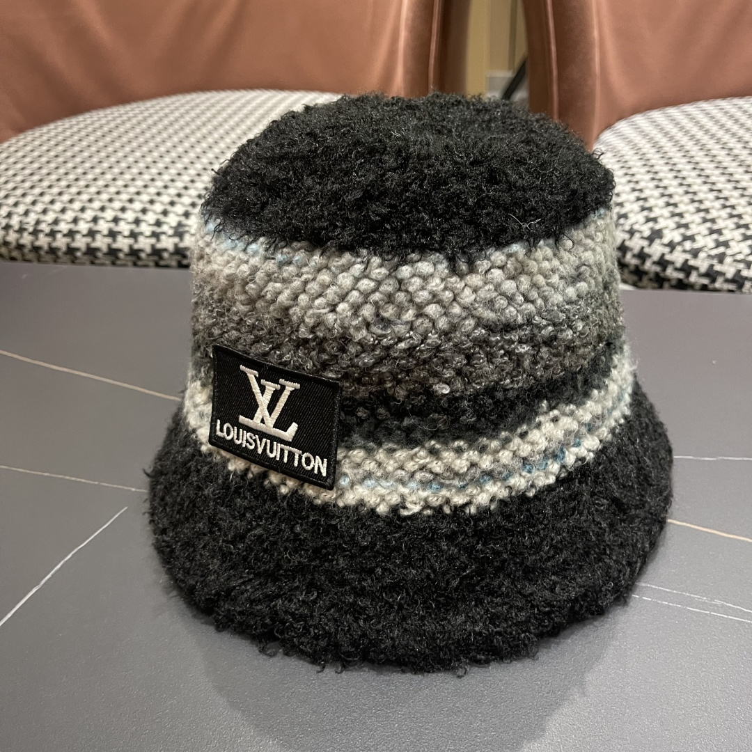 Lv路易威登 2025新款彩色条纹泰迪绒渔夫帽女秋冬季舒适休闲保暖护耳显脸小水桶帽