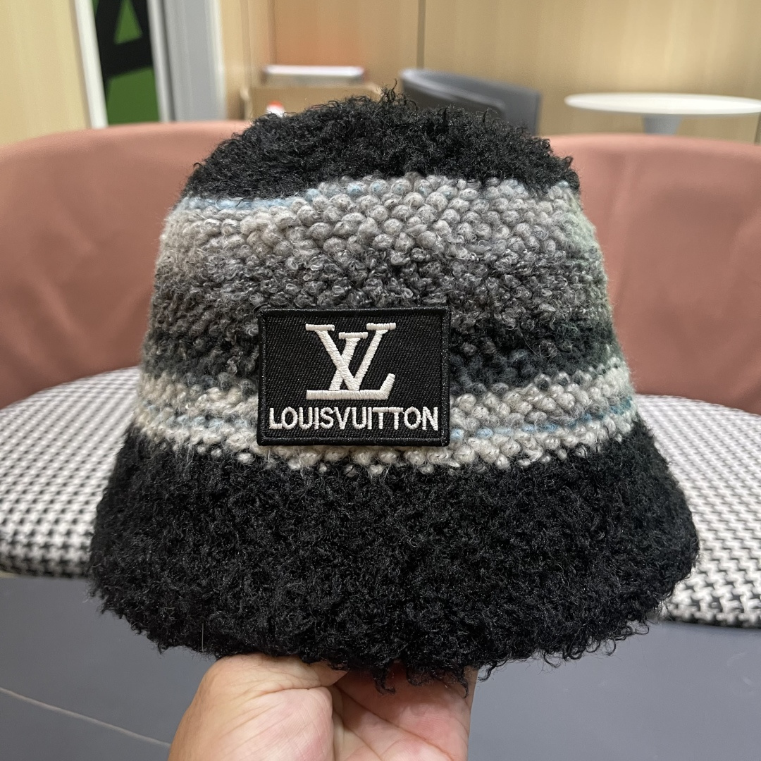 Lv路易威登 2025新款彩色条纹泰迪绒渔夫帽女秋冬季舒适休闲保暖护耳显脸小水桶帽