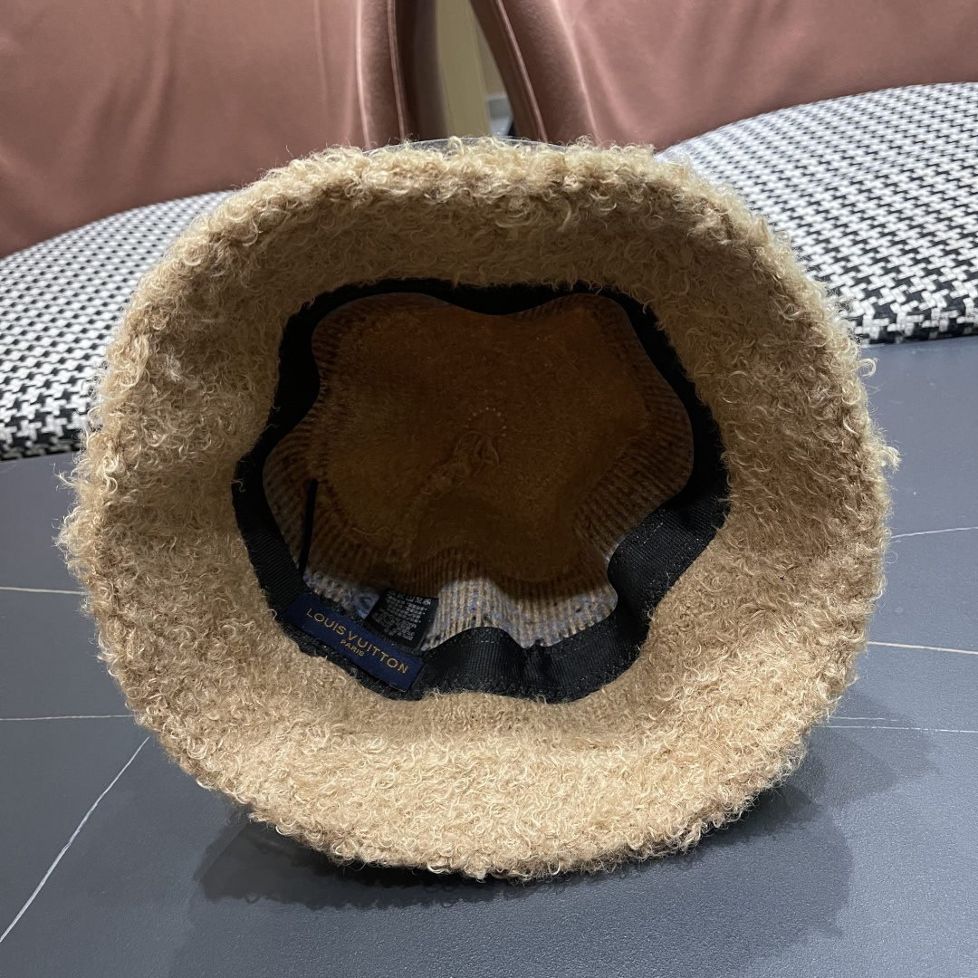Lv路易威登 2025新款彩色条纹泰迪绒渔夫帽女秋冬季舒适休闲保暖护耳显脸小水桶帽