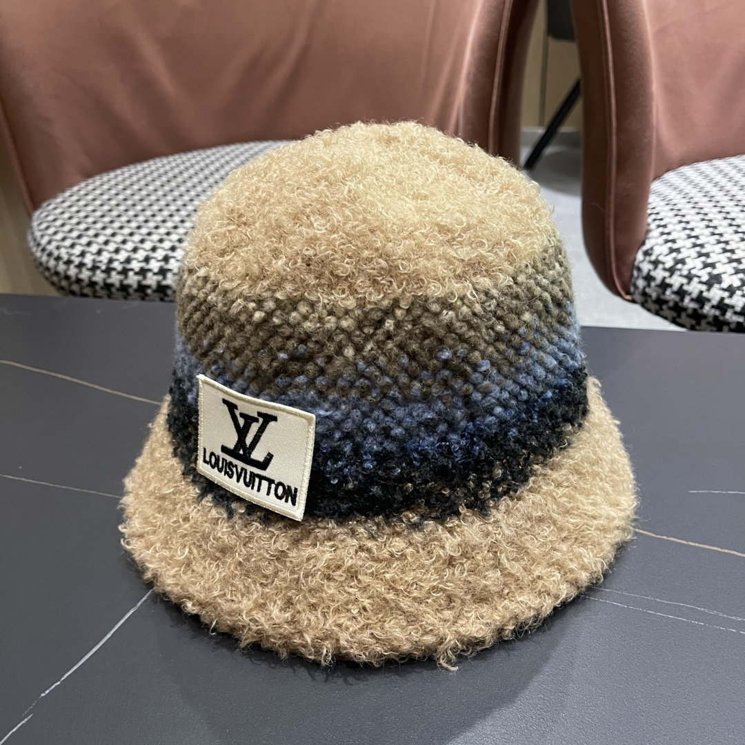 Lv路易威登 2025新款彩色条纹泰迪绒渔夫帽女秋冬季舒适休闲保暖护耳显脸小水桶帽