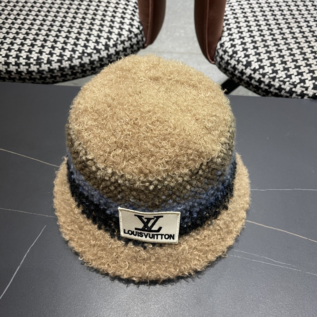 Lv路易威登 2025新款彩色条纹泰迪绒渔夫帽女秋冬季舒适休闲保暖护耳显脸小水桶帽