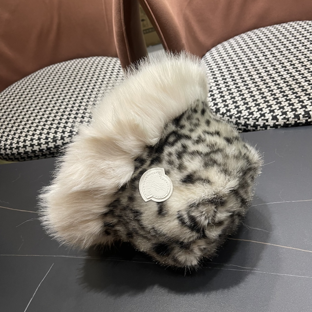 蒙囗MONCLER N 秋冬日系网红豹纹毛绒渔夫帽女保暖东北蒙古帽显脸小帽潮