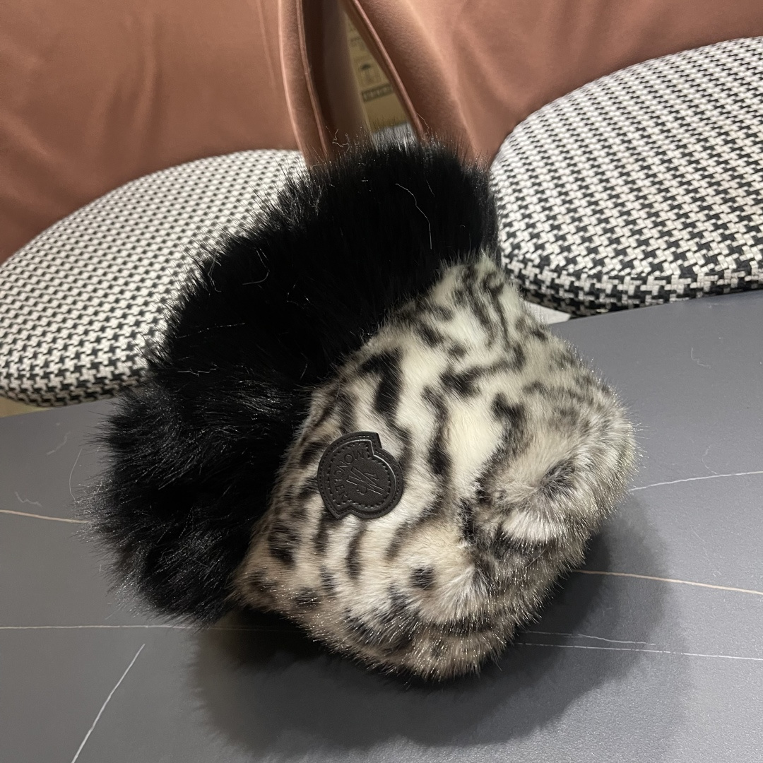 蒙囗MONCLER N 秋冬日系网红豹纹毛绒渔夫帽女保暖东北蒙古帽显脸小帽潮